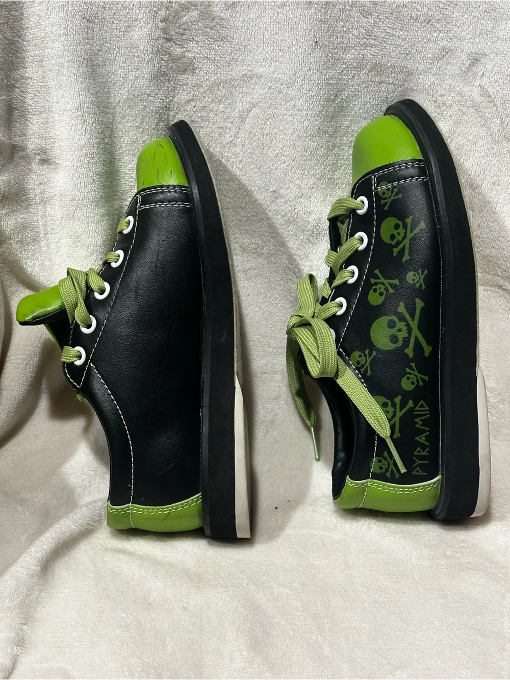 Pyramid Youth Skull Green and Black Bowling Shoes Youth Size 2 US